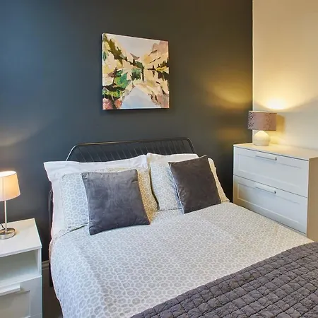 4 Blue Bridge Court * York