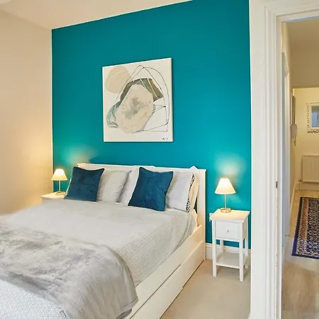 4 Blue Bridge Court * York