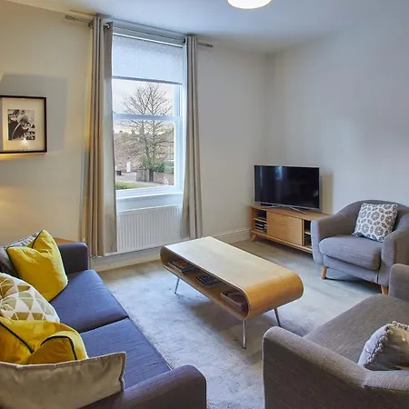 4 Blue Bridge Court * York