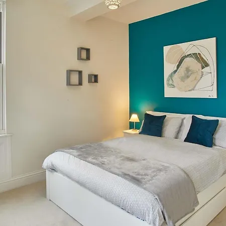 4 Blue Bridge Court York