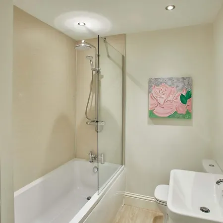4 Blue Bridge Court Apartment York