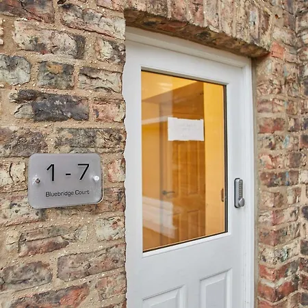 Apartment 4 Blue Bridge Court *