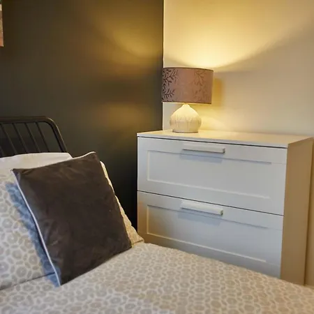 4 Blue Bridge Court * York