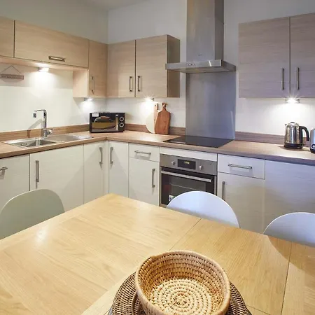 Apartment 4 Blue Bridge Court