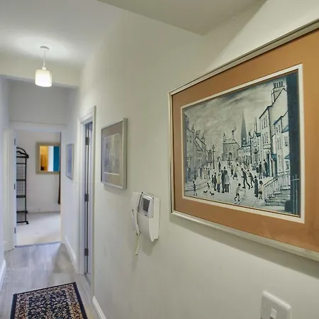 4 Blue Bridge Court