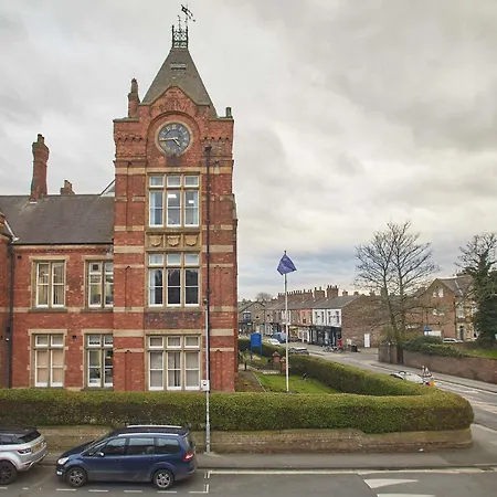 4 Blue Bridge Court * York